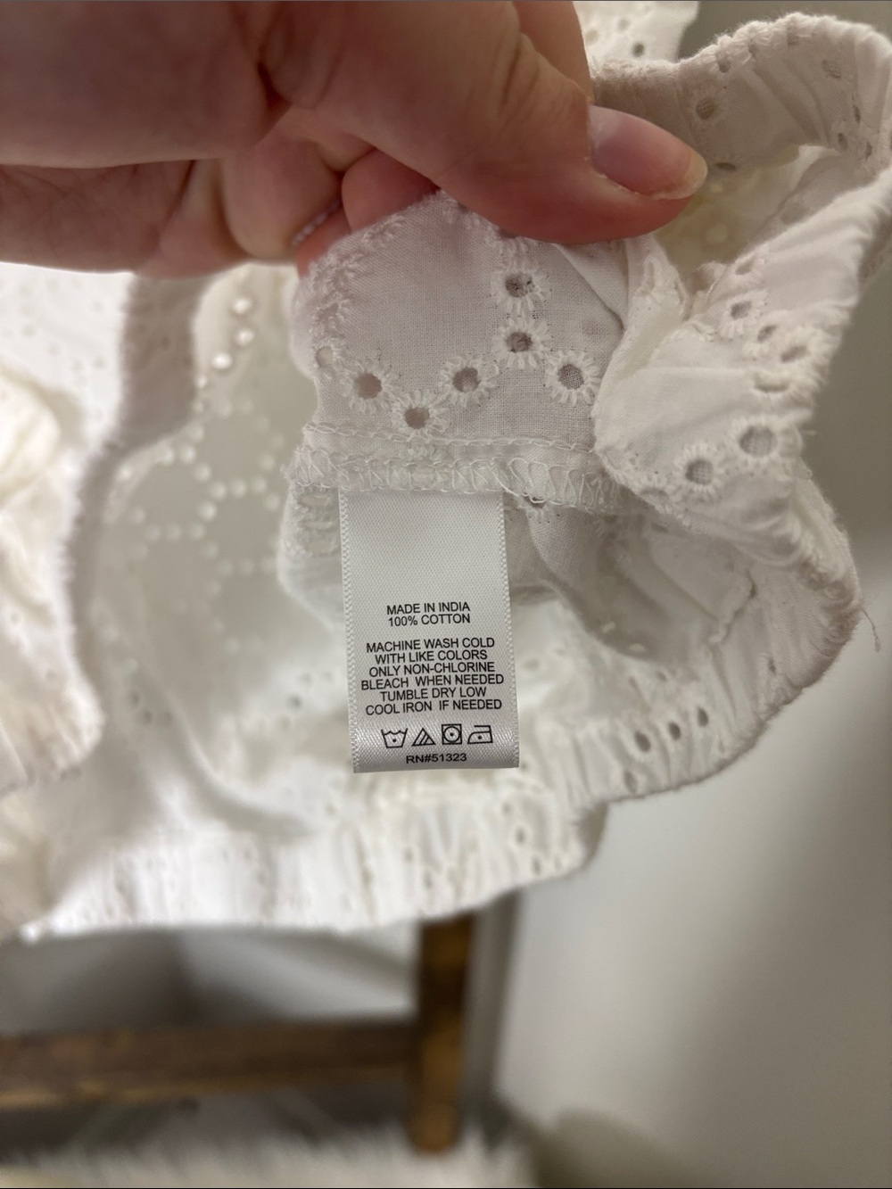 CeCe White Eyelet Ruffle Shell Top Size L - Picture 4 of 5